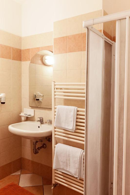 Quadruple Room image 2