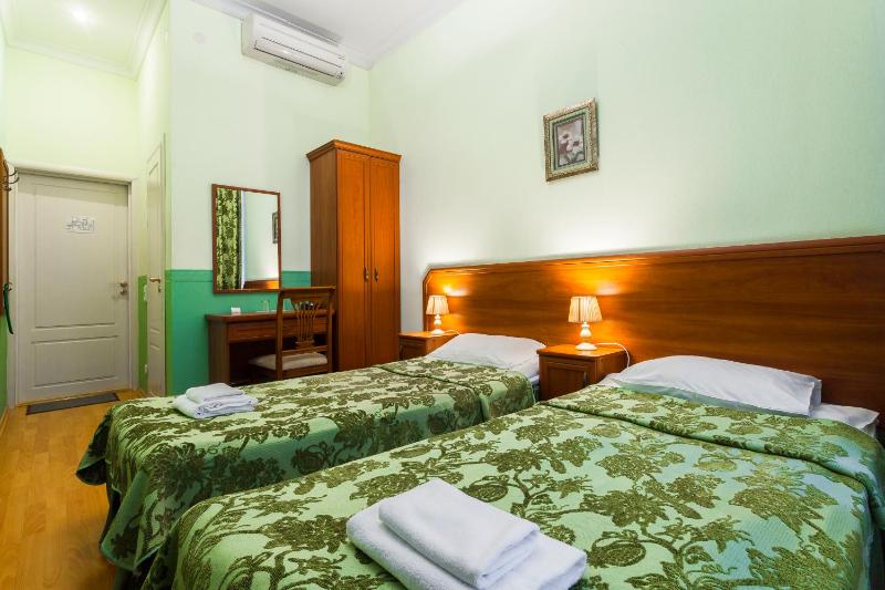 Standard Twin Room image 3