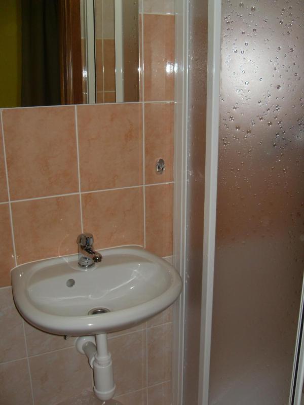 Double Room image 3