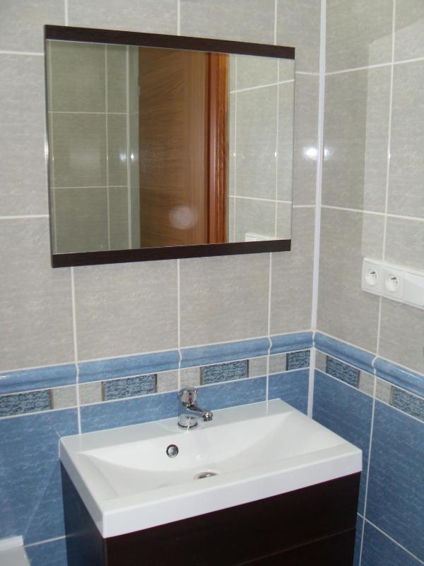 Family Room with Bathroom image 4