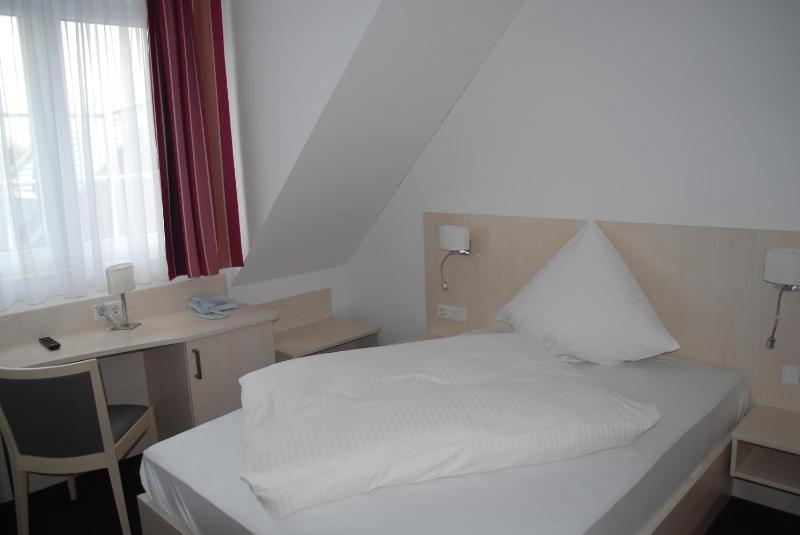 Single Room image 3
