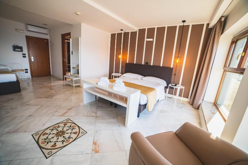 Hotel Continental - image 39