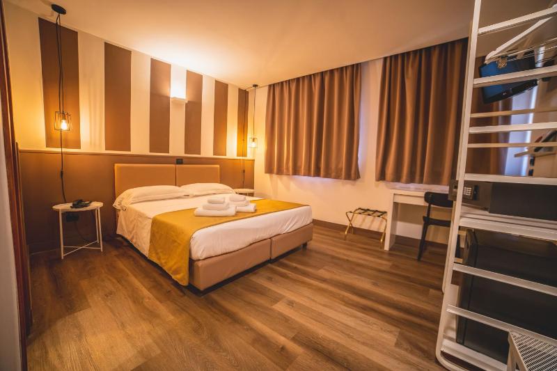 Hotel Continental - image 13