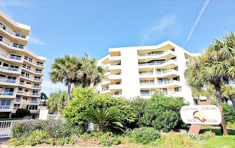 Apartment with Sea View image 2