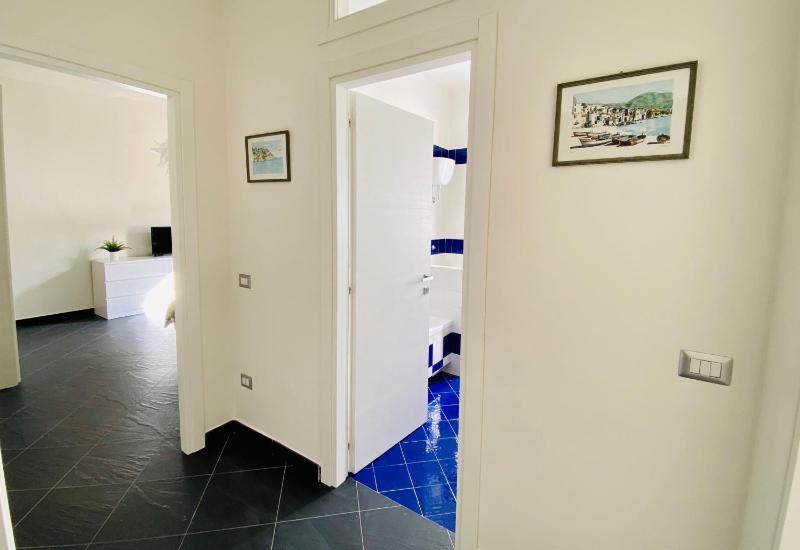 GuestHost - Cosy Flat with Sea View Balcony - image 11