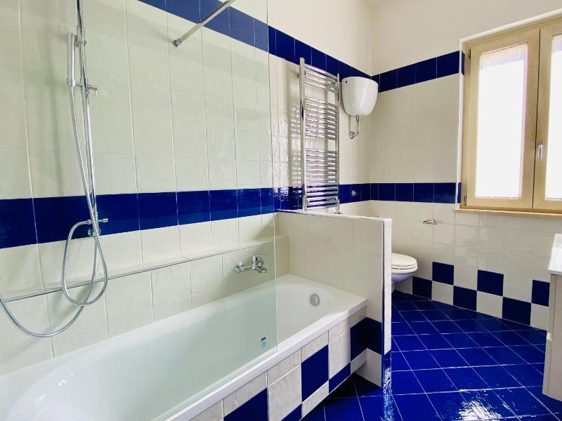 GuestHost - Cosy Flat with Sea View Balcony - image 6