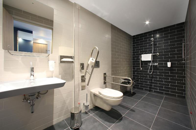 Standard Queen Room - Accessible with Free Breakfast image 4