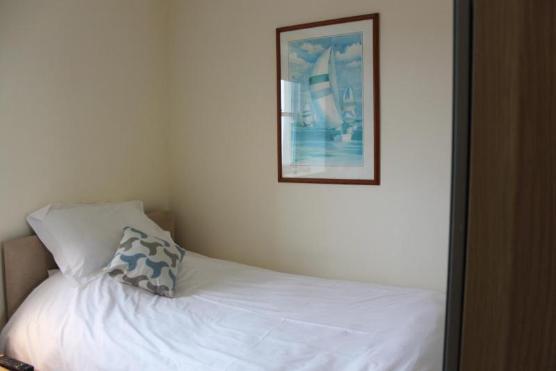 Single Room image 2