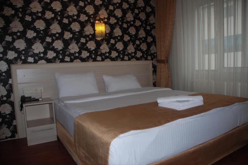 Double Room image 3