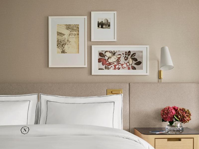 Standard King Room image 1