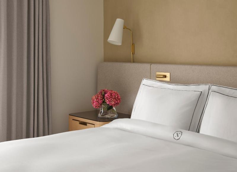 King Room image 4