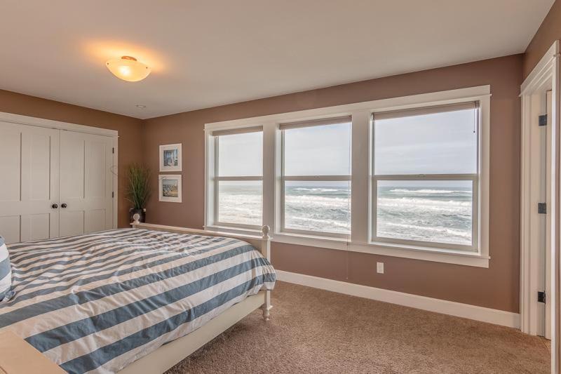 Surfers View - image 7