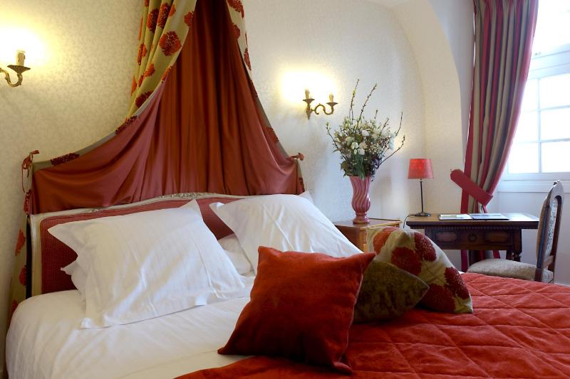 Classic Double Room image 4