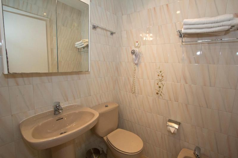 Family Room image 3