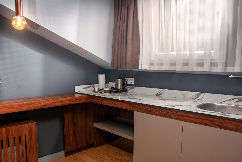 Deluxe Suite image 4