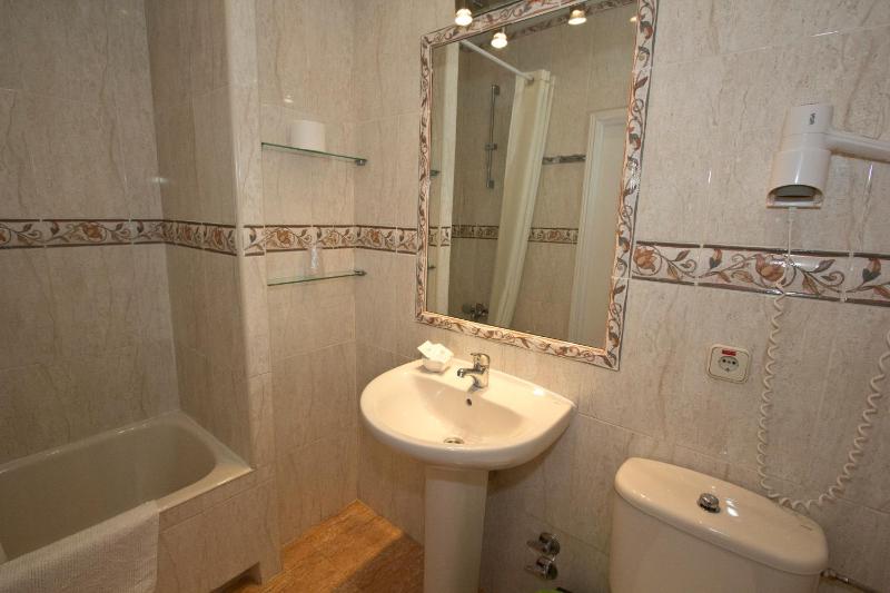 Triple Room image 4