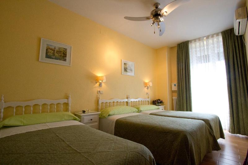 Triple Room image 2