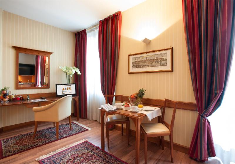 Quadruple Room with Balcony image 2