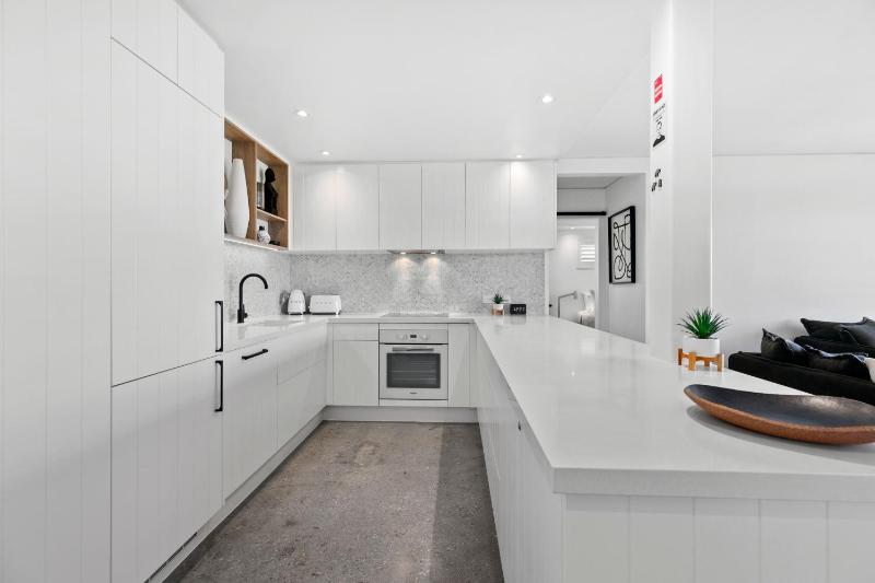 Oceanbreeze - Sunshine Beach Ocean Views - image 4