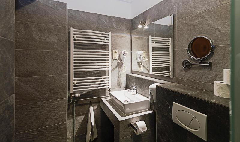 Quadruple Room image 3
