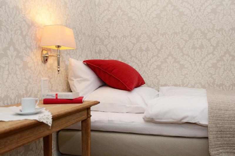 Single Room image 3