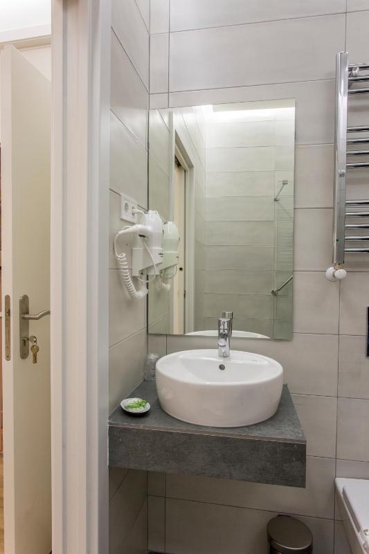 Hostal Manuela by gaiarooms - image 3