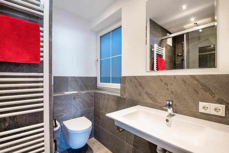 Three-Bedroom Apartment (6 Adults) image 4
