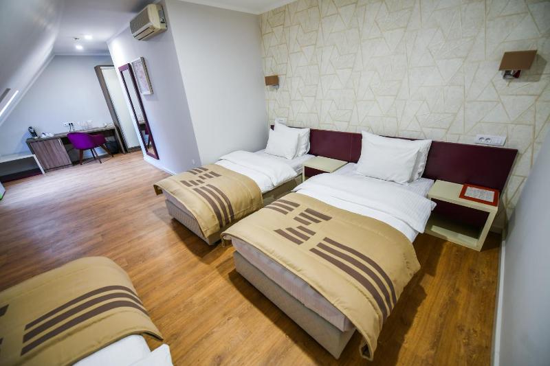 Triple Room image 1
