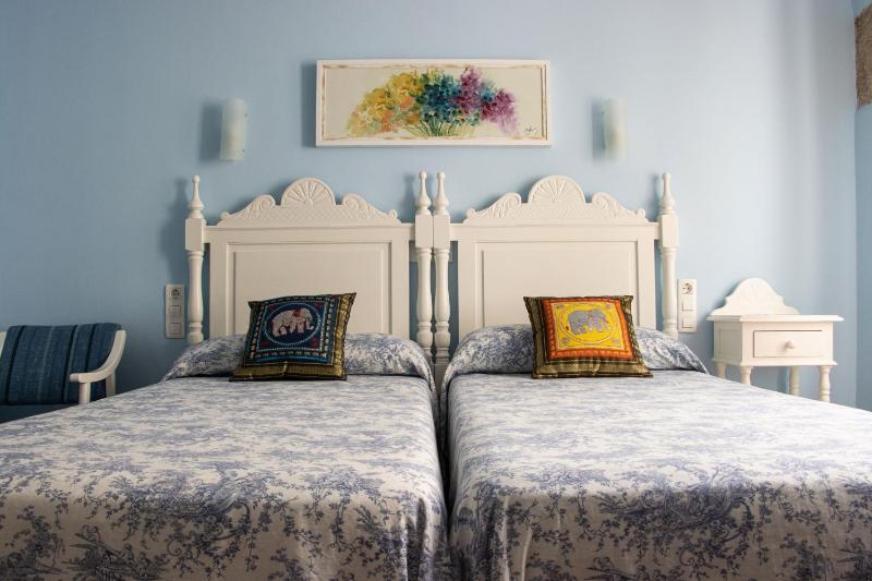 Twin Room image 2