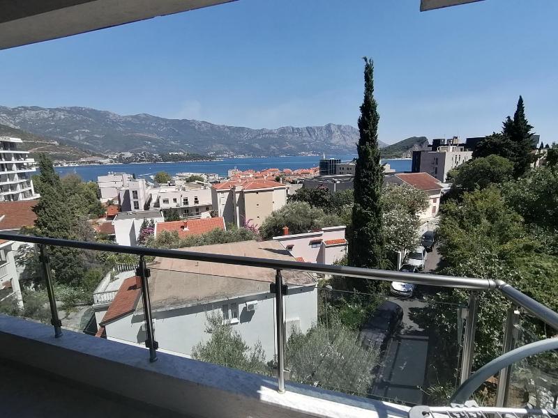 Apartment with Sea View image 3