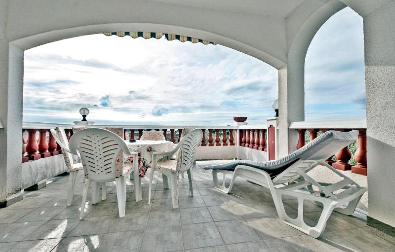 Apartment with Sea View image 2