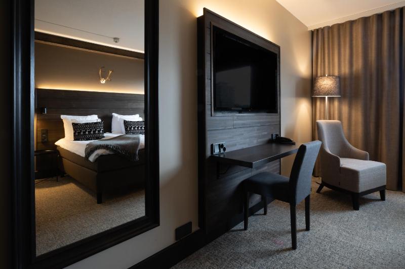 Deluxe Double Room image 2