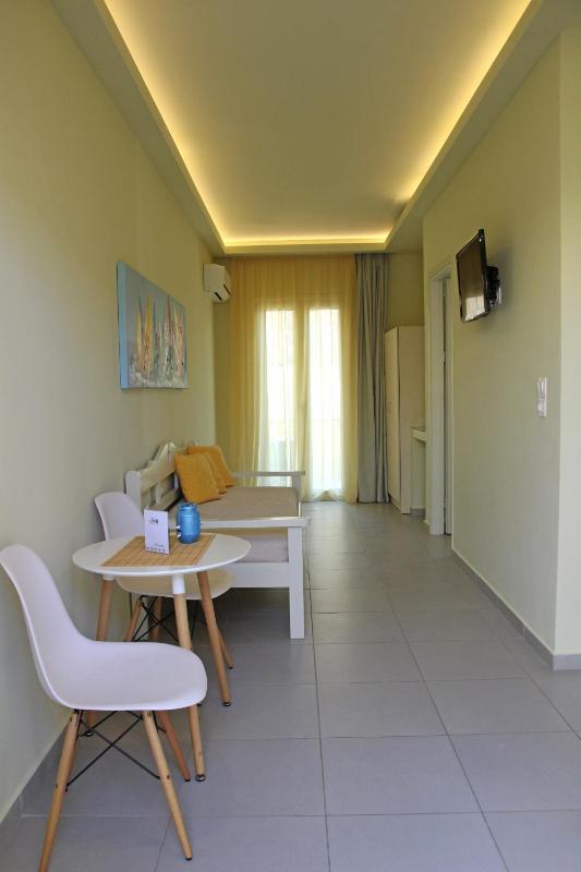 Superior One-Bedroom Apartment with Partial Sea View image 2