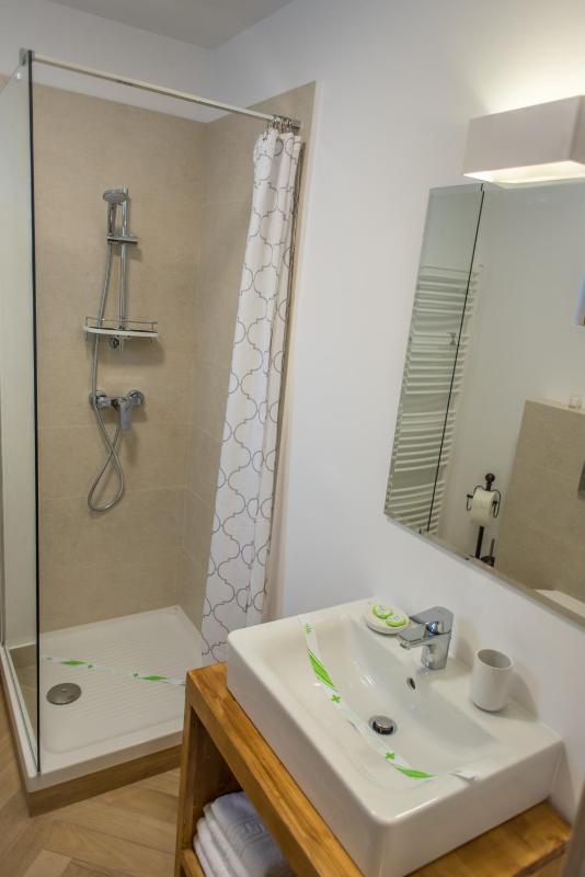 Deluxe Double Room with Balcony image 2