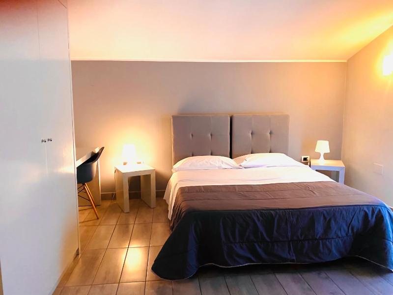 Double Room image 3