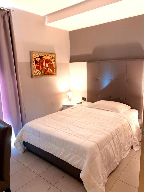 Budget Single Room image 3