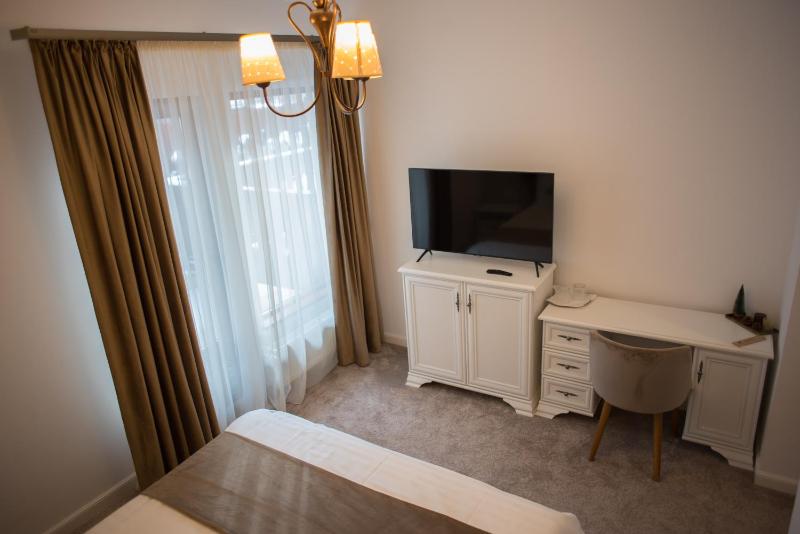 Deluxe Double Room with Balcony image 3