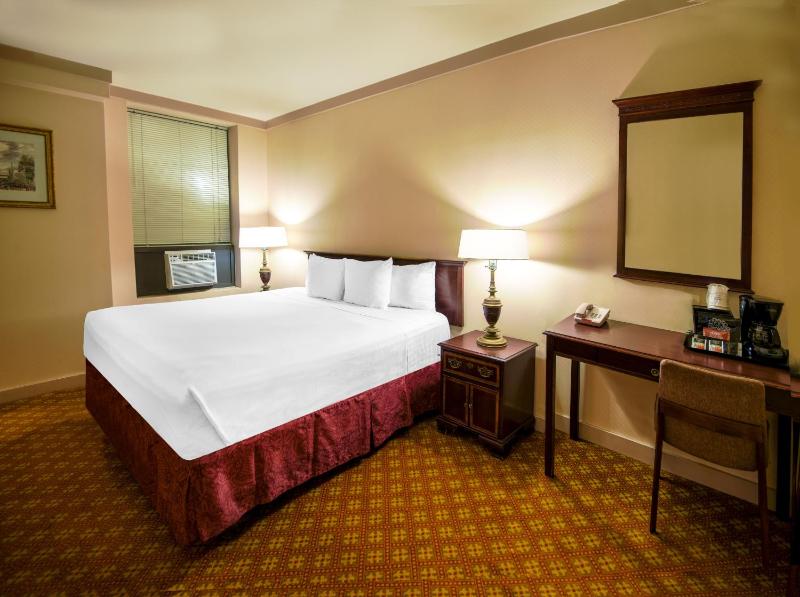 Night Hotel Broadway - image 15