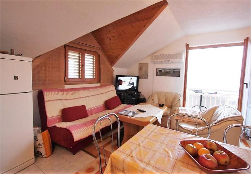 Apartment 3 image 2