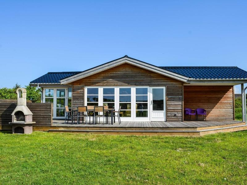 Three-Bedroom Holiday Home  image 1
