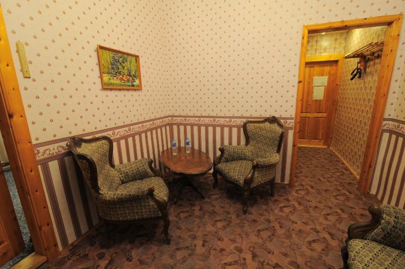 Standard Twin Room image 4