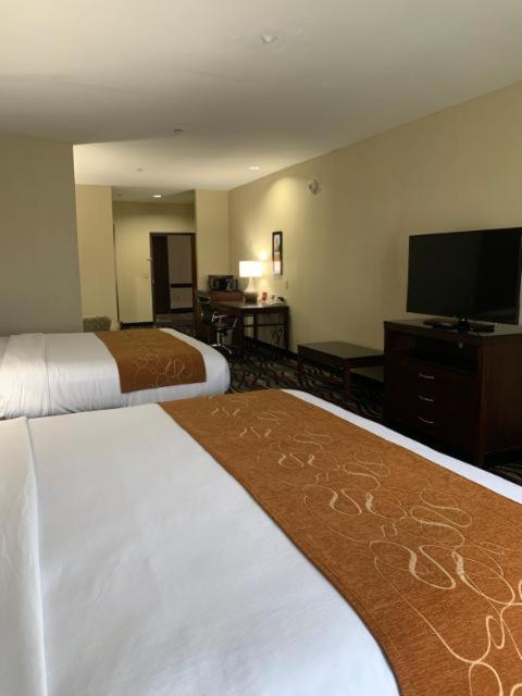 Suite with Two King Beds - Accessible/Non-Smoking image 2