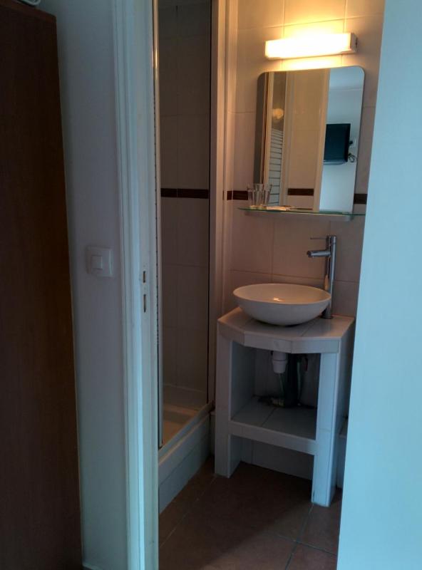 Double Room with Shared Toilet image 4