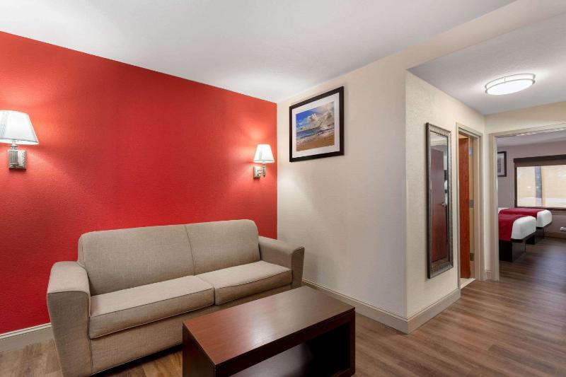 Deluxe Queen Suite - Non-Smoking image 2