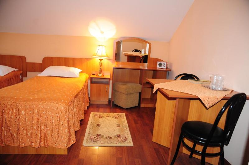 Twin Room image 2