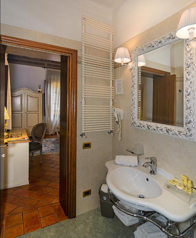 Junior Suite image 2
