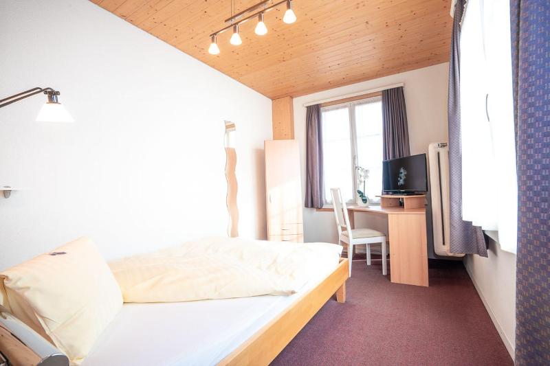 Single Room with Bathroom image 1