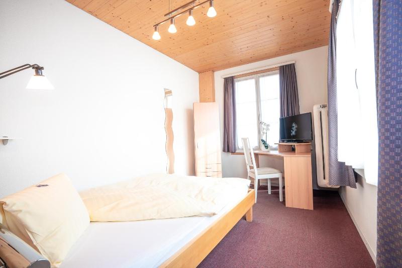 Single Room with Bathroom image 2