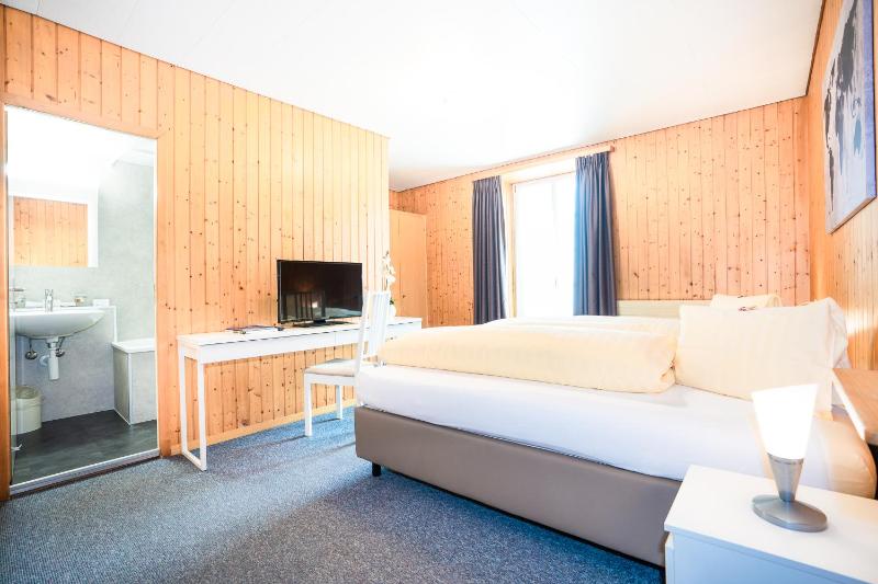 Double Room with Balcony image 3