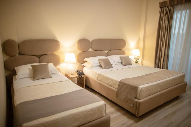Deluxe Family Room image 1